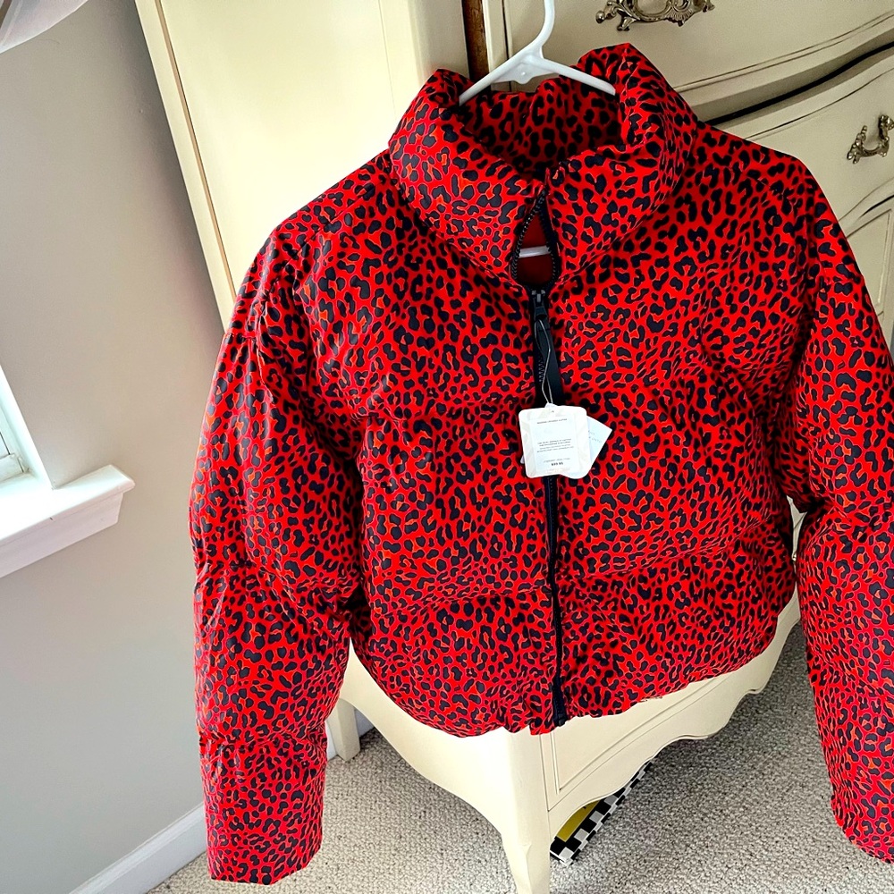 🎄🎄🎄Great GIFT idea!!Fabletics Festive Red Puffer Coat! Brand new